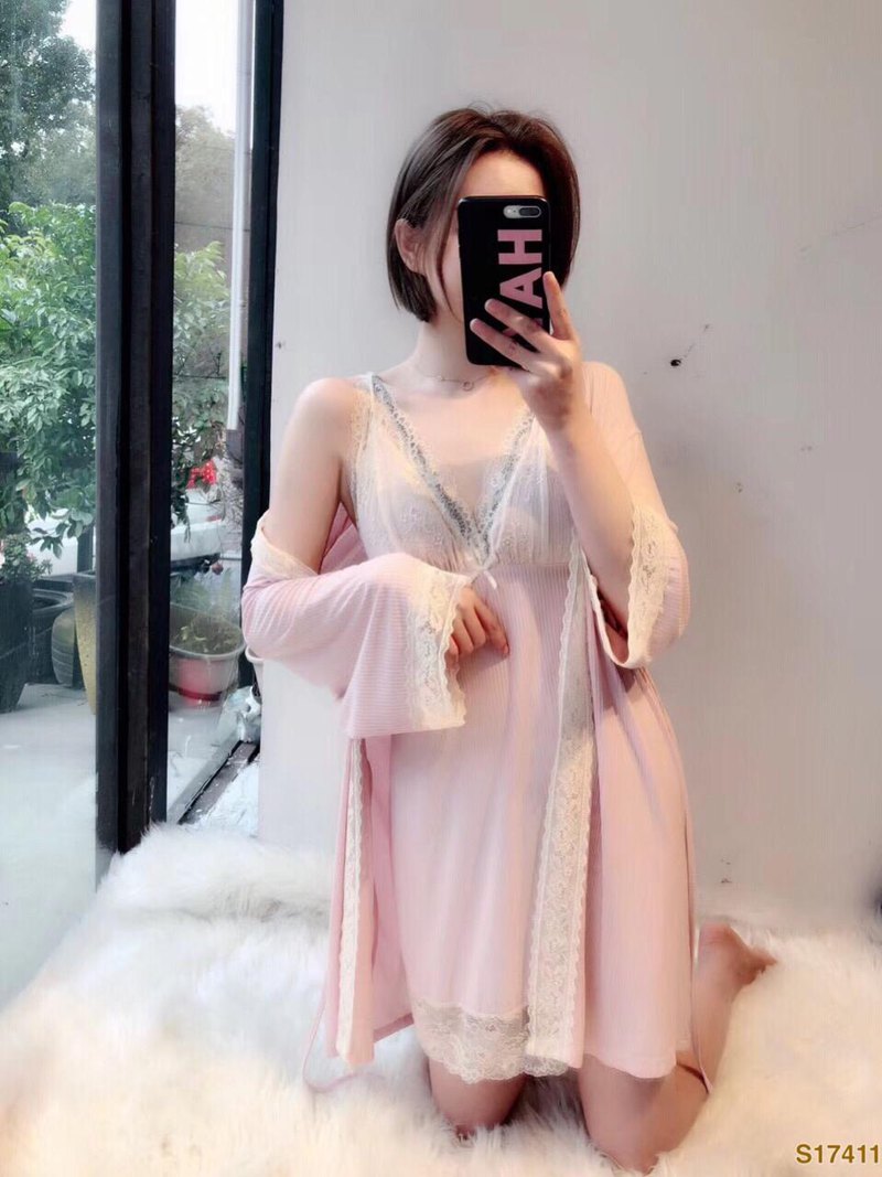 Chanel 粉色睡衣兩件套,>
